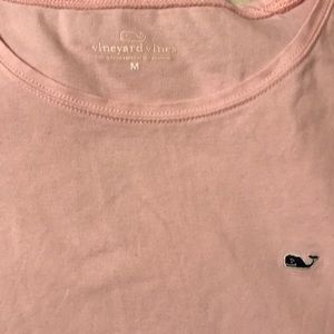 Vineyard Vines T shirt 👚 size M